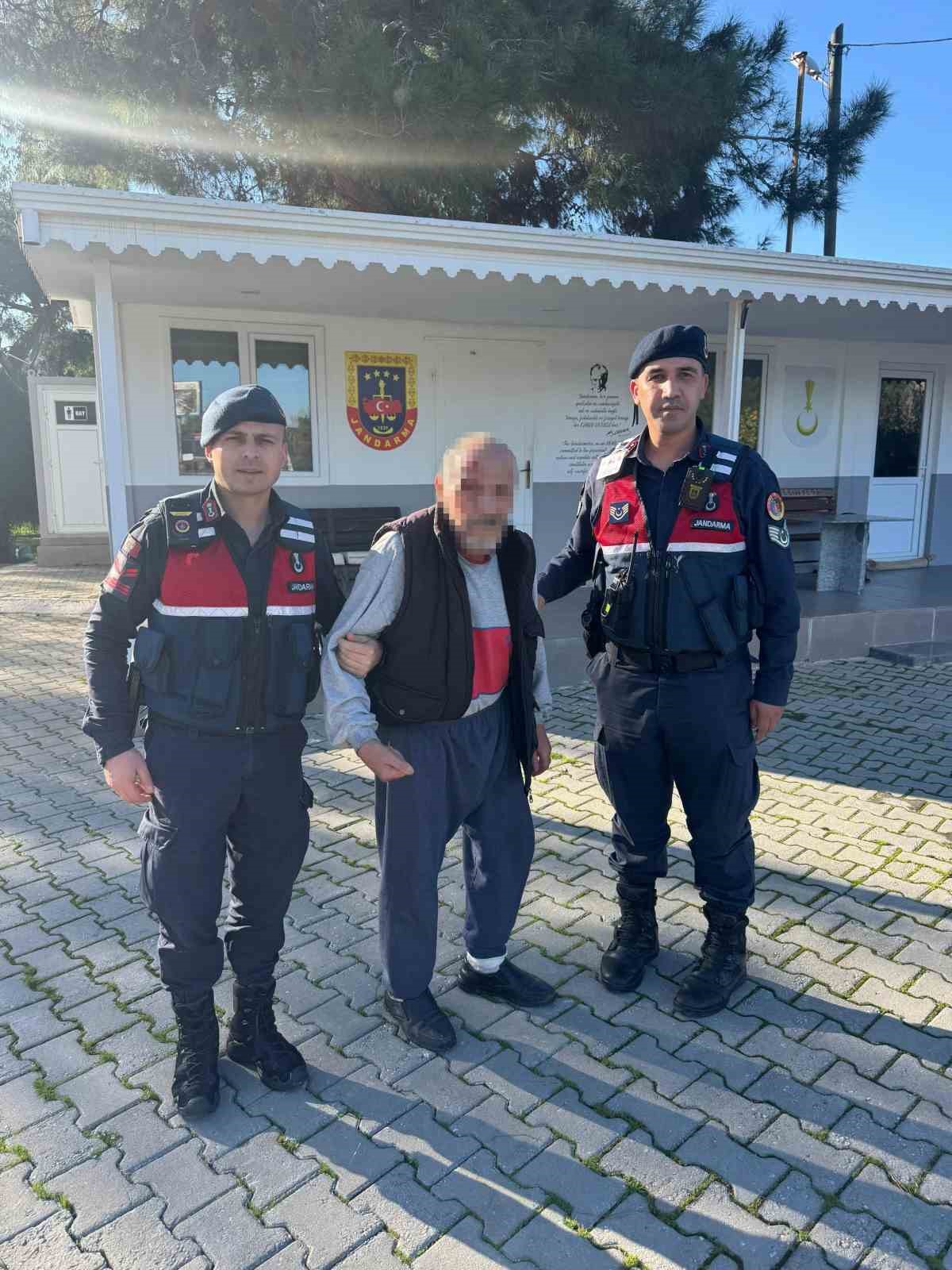 kayip alzaymir hastasi yasli adam 15 kilometre uzakta bulundu 0 2igZbHju
