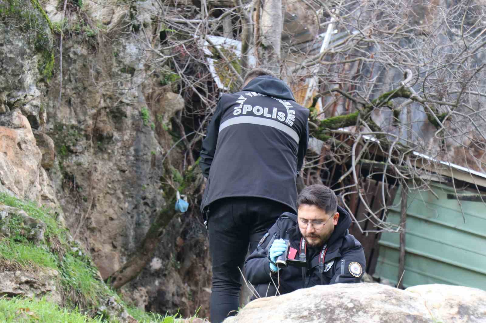 kayip alzheimer hastasi yasli adam dere kenarinda olu bulundu 4