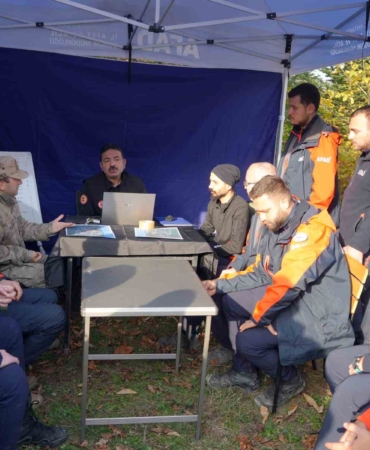 kayip-anne-ve-oglunu-arama-calismalari-altinci-gununde-devam-ediyor-Yl1w1WyJ.jpg