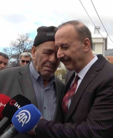 kayip-bas-arama-calismalarinda-acili-baba-vali-erine-sarilarak-gozyaslarina-boguldu-78wV47Db.jpg