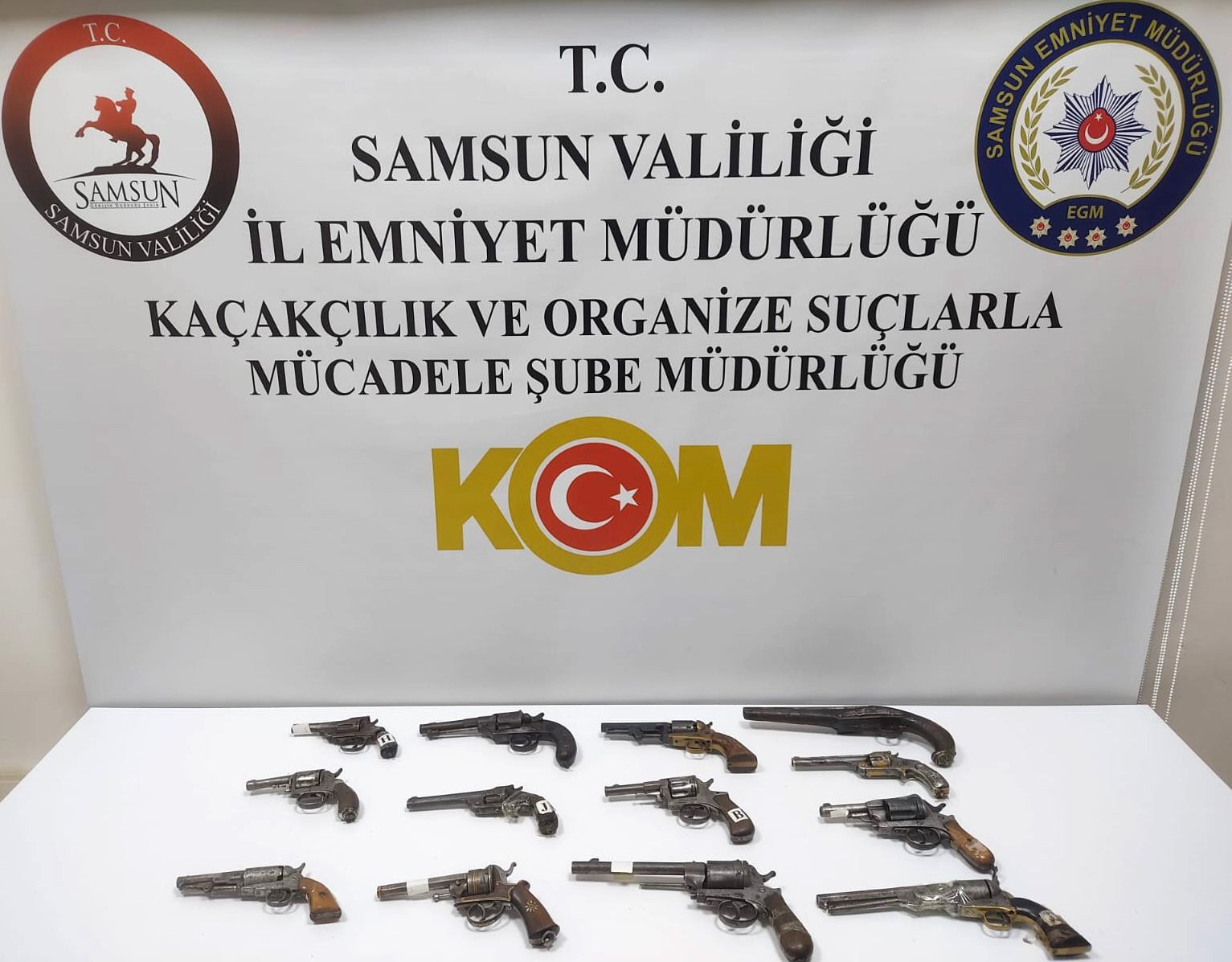 kayip denilen kultur varligi tabancalar evlerden cikti 13 silah ele gecirildi 0 twlSyy48