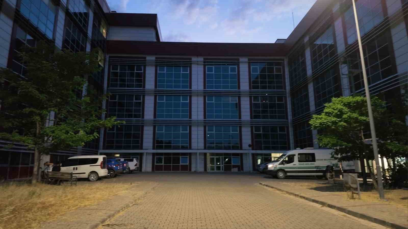 kayip ihbarindan vahset cikti babasini parcalayip tuvalete gommus 1 2m5gfKPS
