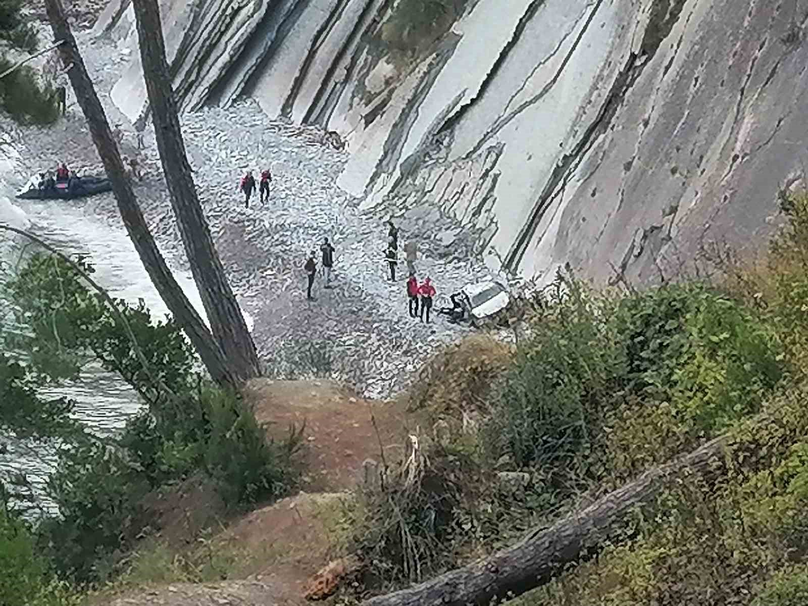 kayip imamin cesedi ucurumdan yuvarlanmis aracinda bulundu 1