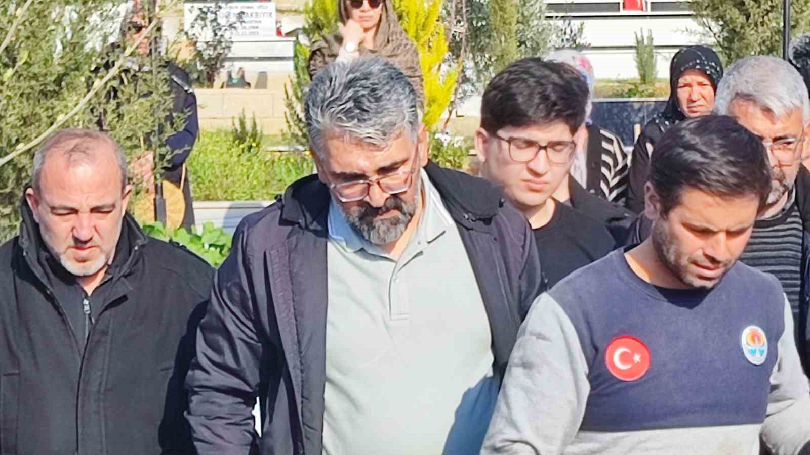Kayıp kızını 3 yıl sonra mezarda buldu, eşini 3 yıl sonra toprağa verdi 6 kayip kizini 3 yil sonra mezarda buldu esini 3 yil sonra topraga verdi 2 OUXYbweV