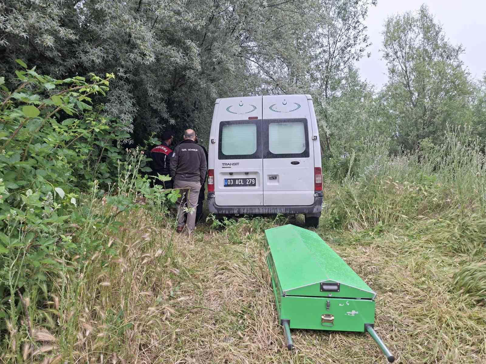 kayip olarak aranan 82 yasindaki sahsin cansiz bedeni derede ulasildi 1 QeLNkTrM