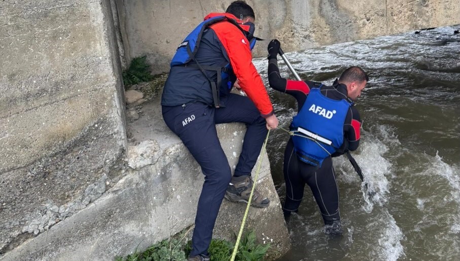 Kayıp olarak aranan kadının cansız bedeni derede bulundu 5 kayip olarak aranan kadinin cansiz bedeni derede bulundu 1 BufkRgS4