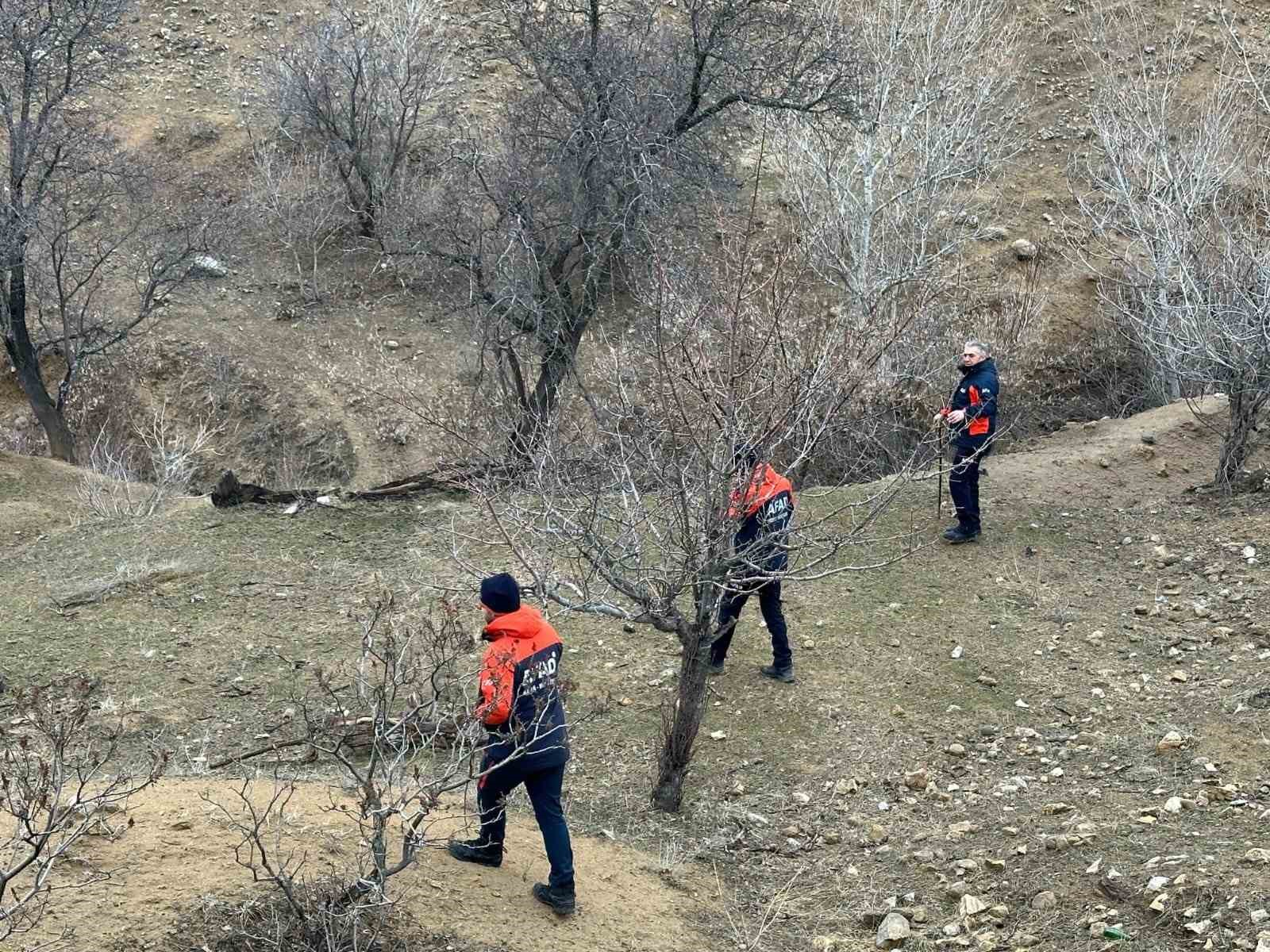 kayip yasli adam 51 kisilik ekiple araniyor 1 Tw5pZiyG