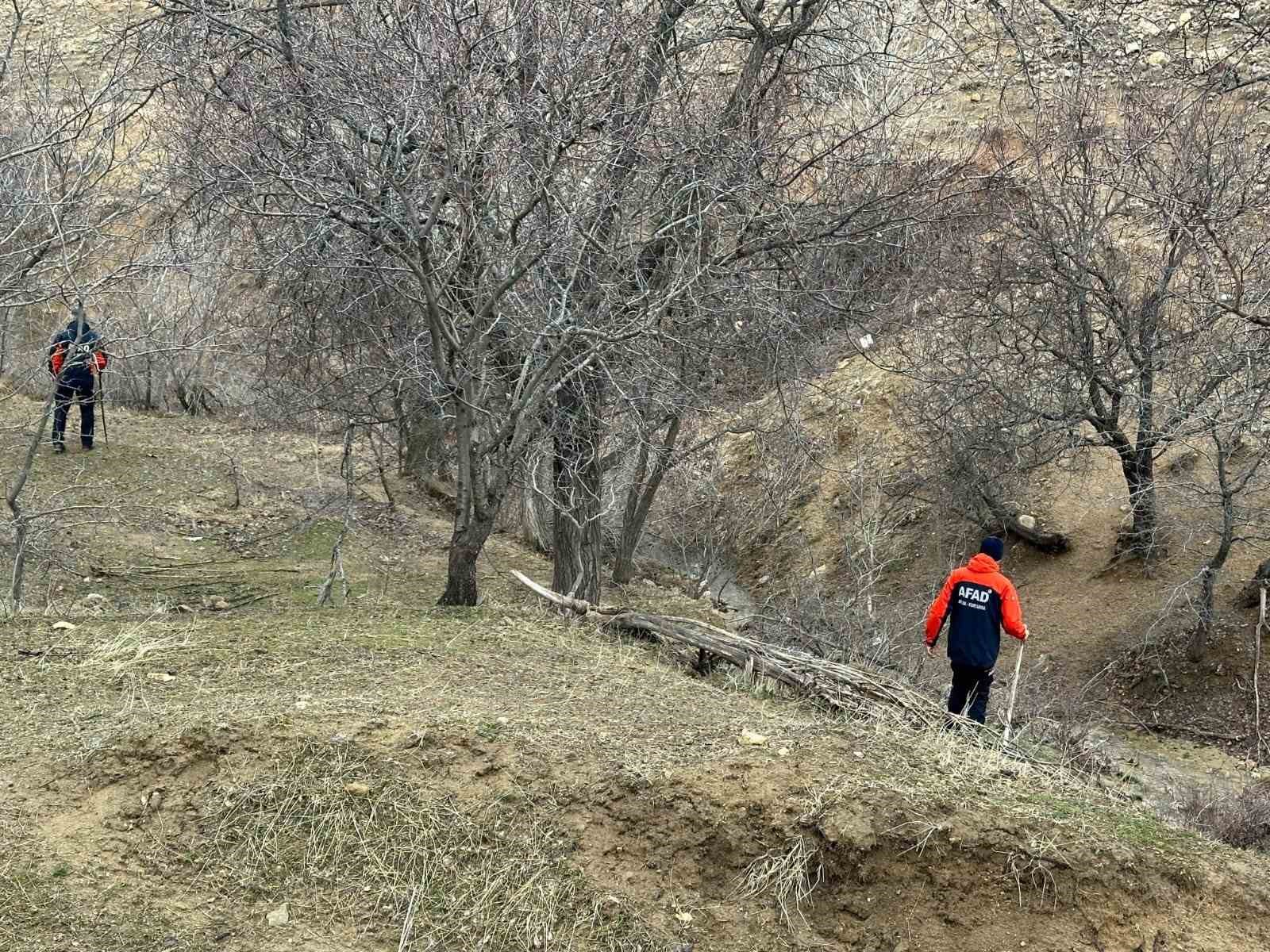 kayip yasli adam 51 kisilik ekiple araniyor 2