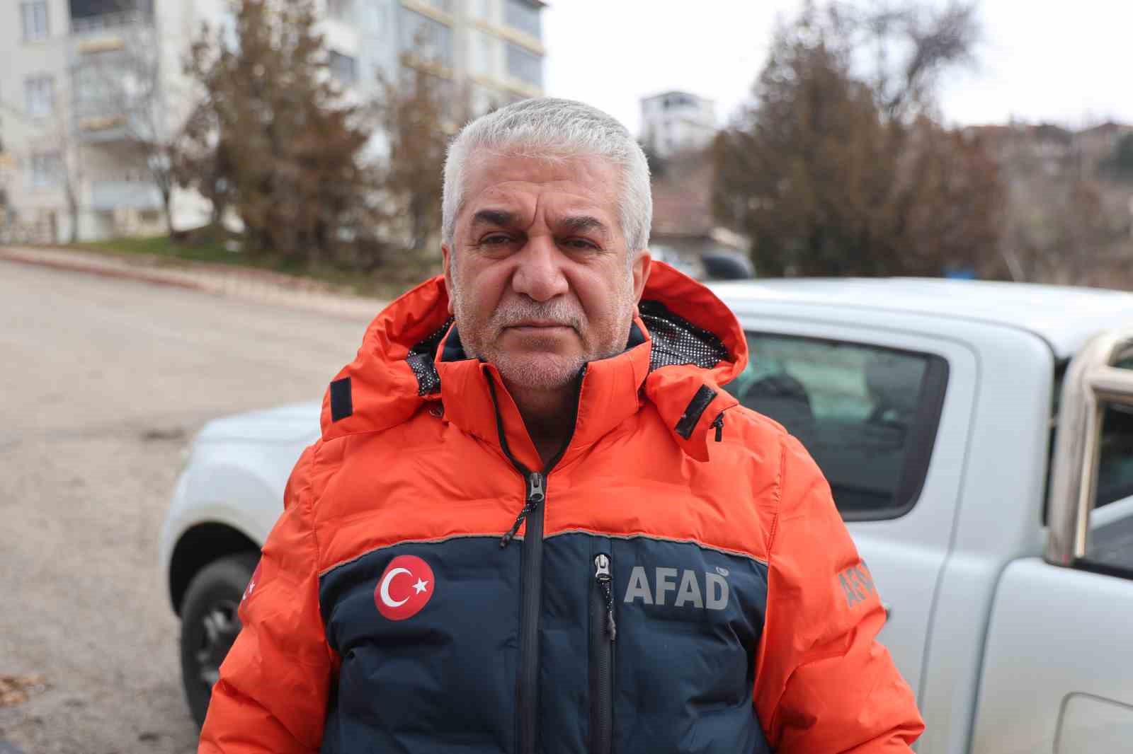 kayip yasli adam 51 kisilik ekiple araniyor 3 s5lhk5pe