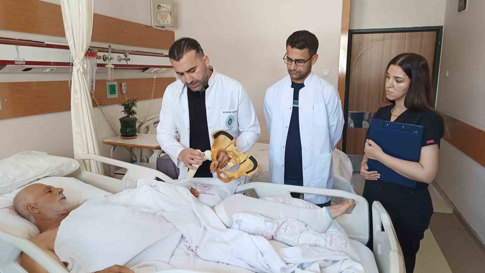 kayisi agacindan duserek agir yaralandi 25 saatlik ameliyatla sagligina kavustu 0 mzzhPbfJ