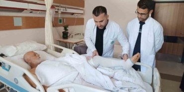 kayisi-agacindan-duserek-agir-yaralandi-25-saatlik-ameliyatla-sagligina-kavustu-kCI7CKPm.jpg