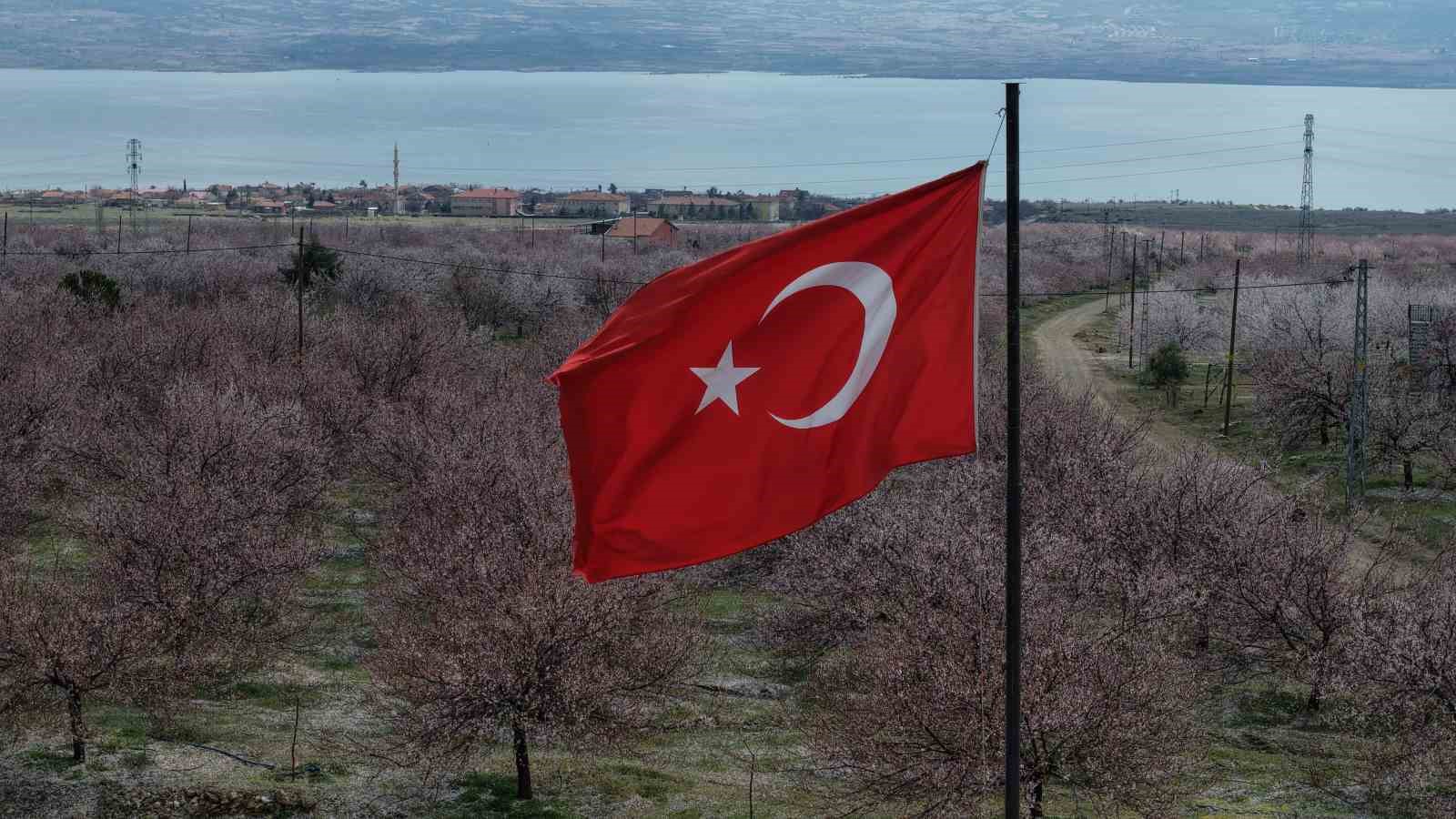 kayisi bahceleri beyaza burundu ortaya essiz manzaralar cikti 0 QOOA3riT