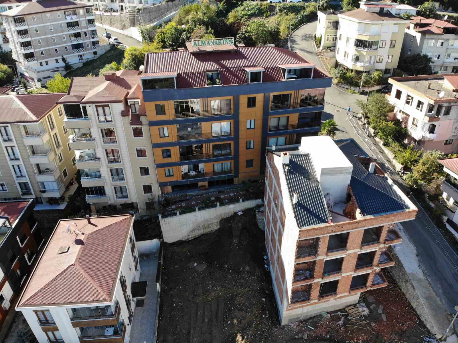 kayma ve egilme olan 5 katli binada yikim icin hazirliklar basladi 1 UjeE1V8P