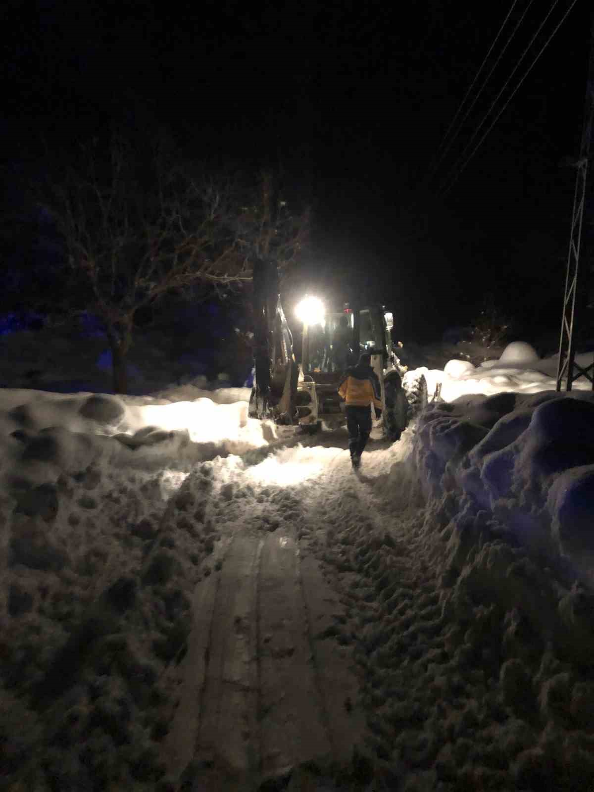 Kaymakam, karlı yollarda hasta kurtarma operasyonuna katıldı 8 kaymakam karli yollarda hasta kurtarma operasyonuna katildi 4 IURLPbVS