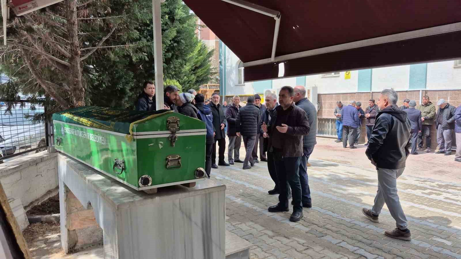 kaymakam krutun yaralandigi kazada vefat eden arac surucusu son yolculuguna ugurlandi 1 aMC1MIQ4