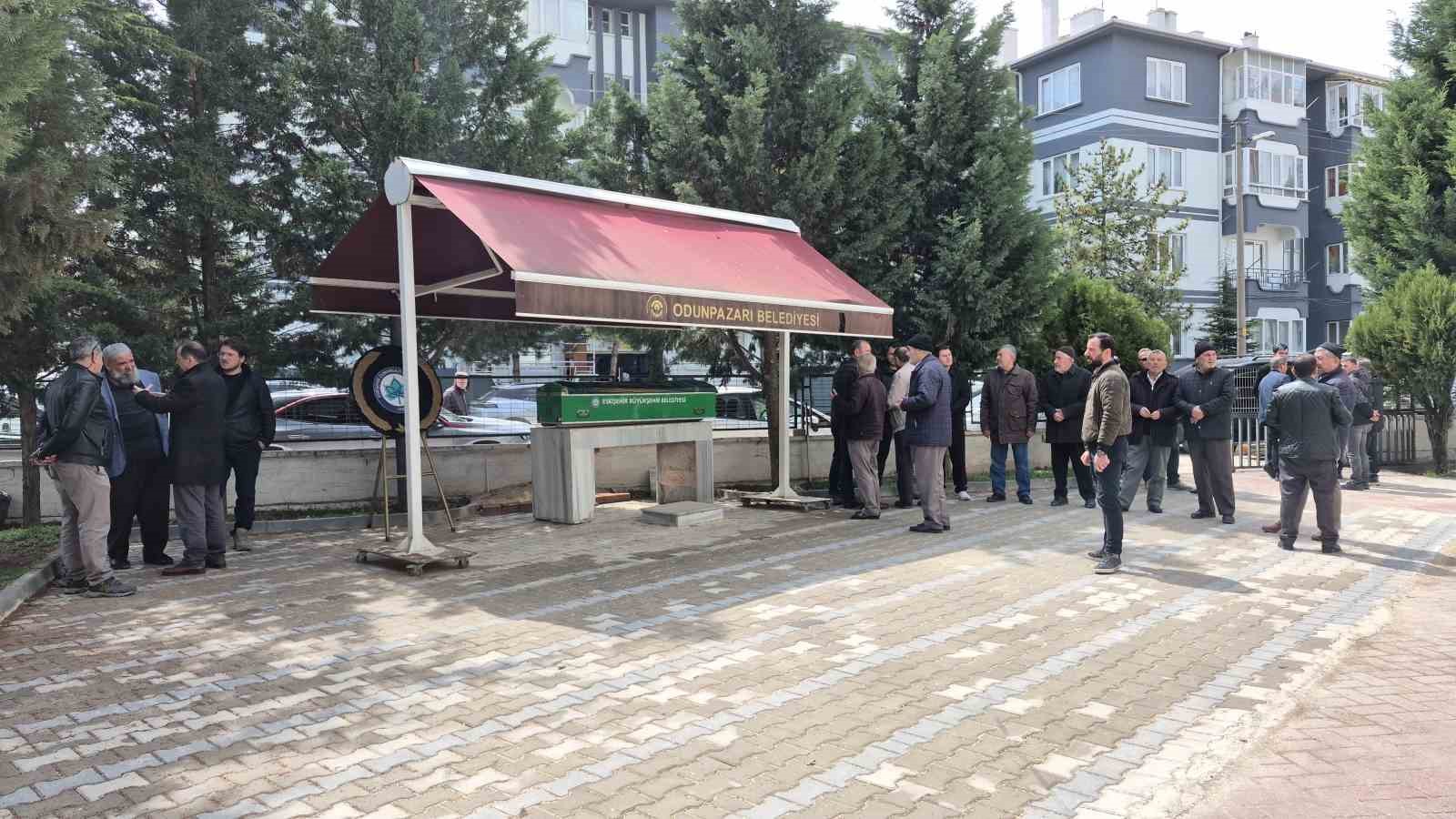 kaymakam krutun yaralandigi kazada vefat eden arac surucusu son yolculuguna ugurlandi 4