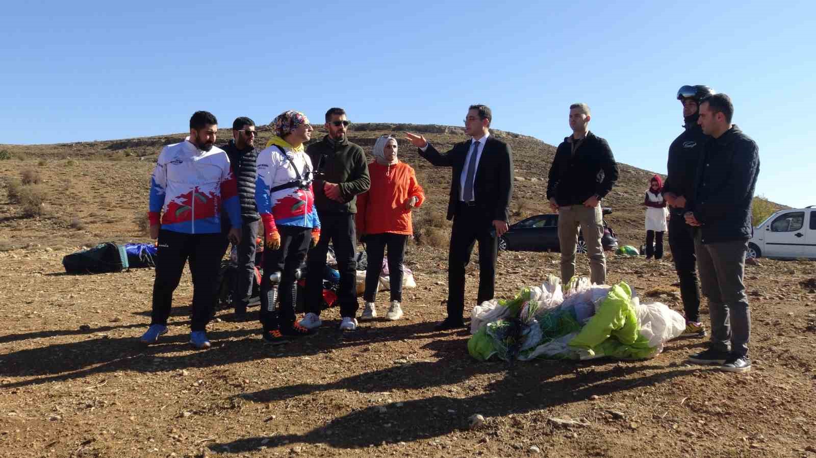 kaymakam oztas yamac parasutuyle gercus semalarini turladi 1 vFauPWa5