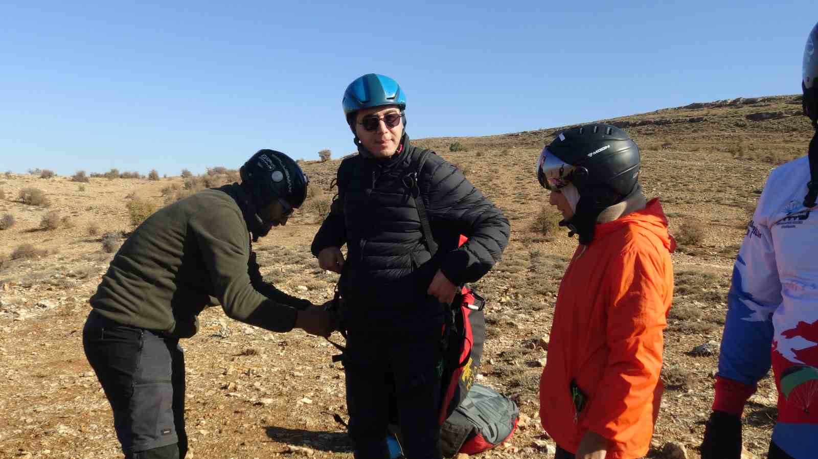 kaymakam oztas yamac parasutuyle gercus semalarini turladi 5 QVTwcB6a