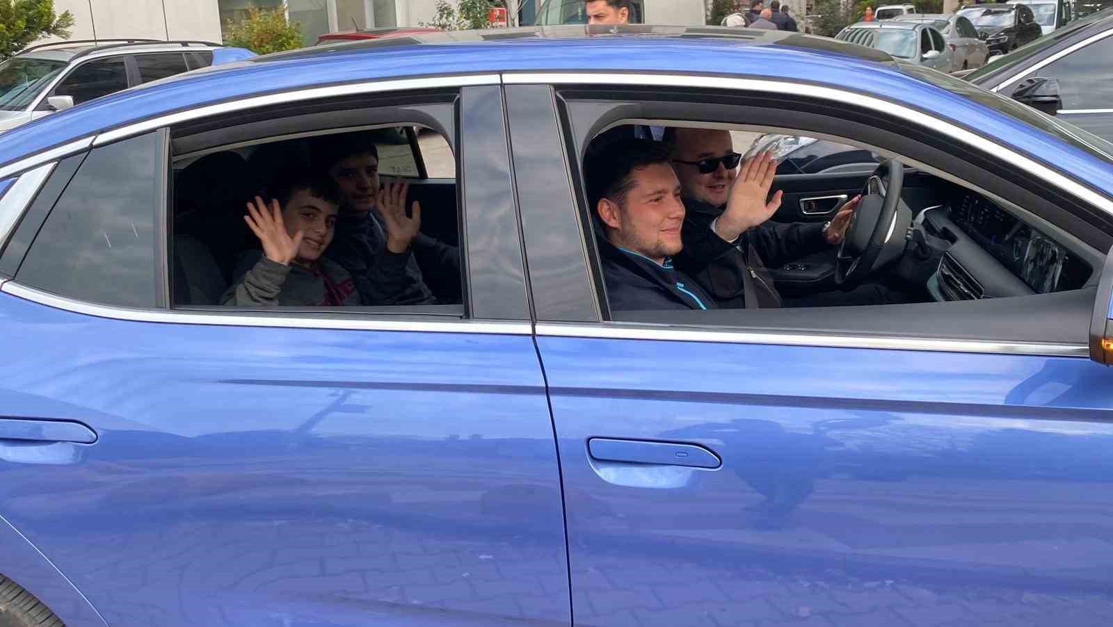 kaymakamdan ogrencilere toggun yeni modeli ile sehir turu 3 EOR6jckI
