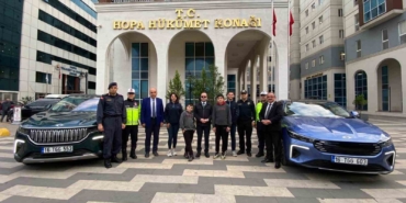 kaymakamdan-ogrencilere-toggun-yeni-modeli-ile-sehir-turu-eg3SUvWy.jpg