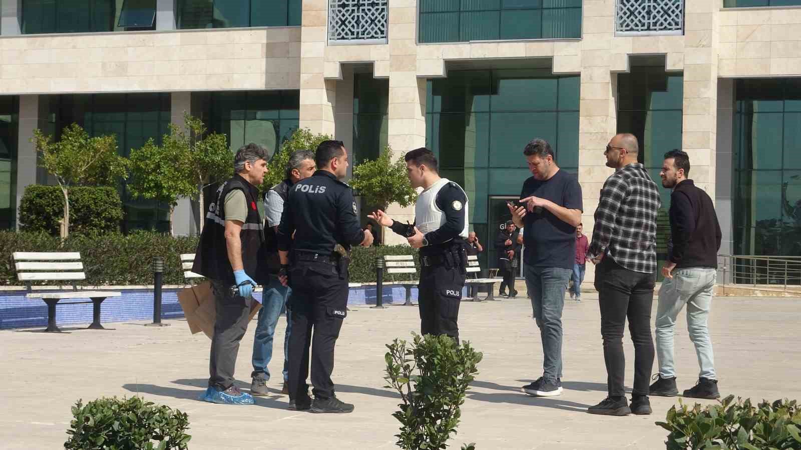 kaymakamlik binasinda ates acarak kendini odaya kilitleyen sahis teslim oldu 2