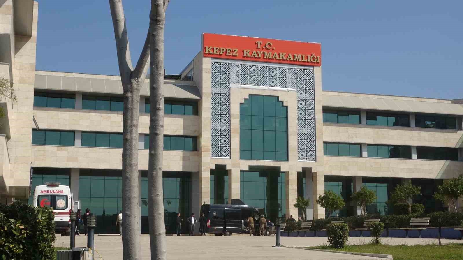 kaymakamlik binasinda ates acarak kendini odaya kilitleyen sahis teslim oldu 6 FplwYP4h