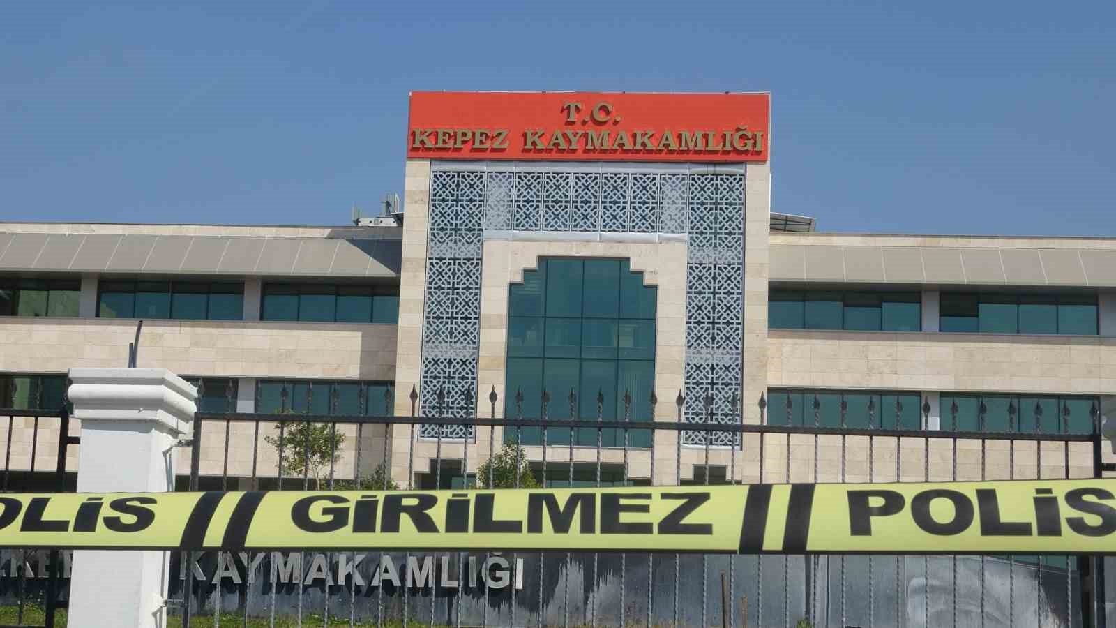 kaymakamlik binasinda ates acarak kendini odaya kilitleyen sahis teslim oldu 7 wyj9SQO7