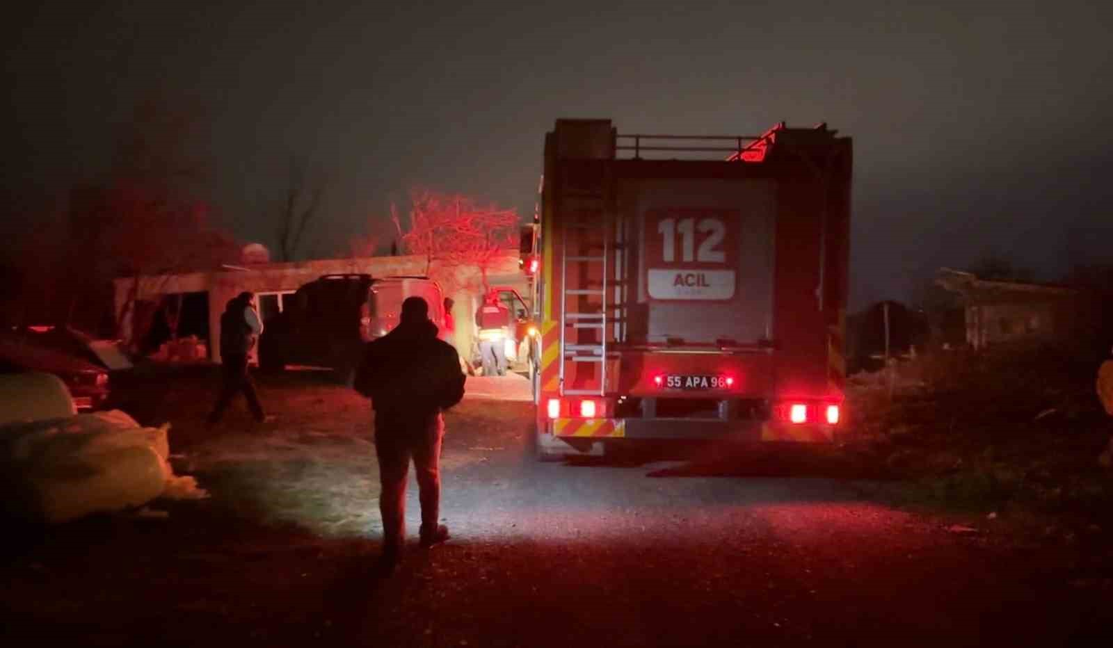 Kaynar suya benzin dökülen evde patlama: 2 yaralı 5 kaynar suya benzin dokulen evde patlama 2 yarali 1 GjZ6JUIX
