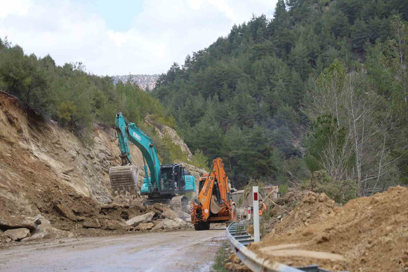 kayseri adana karayolunda selin izleri siliniyor 10 SEty1ia7