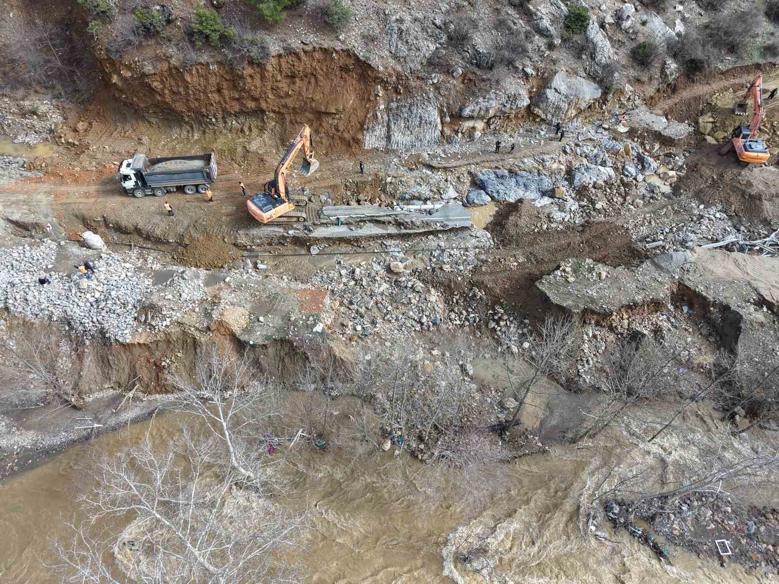 kayseri adana karayolunda selin izleri siliniyor 6 v7IlSbz1