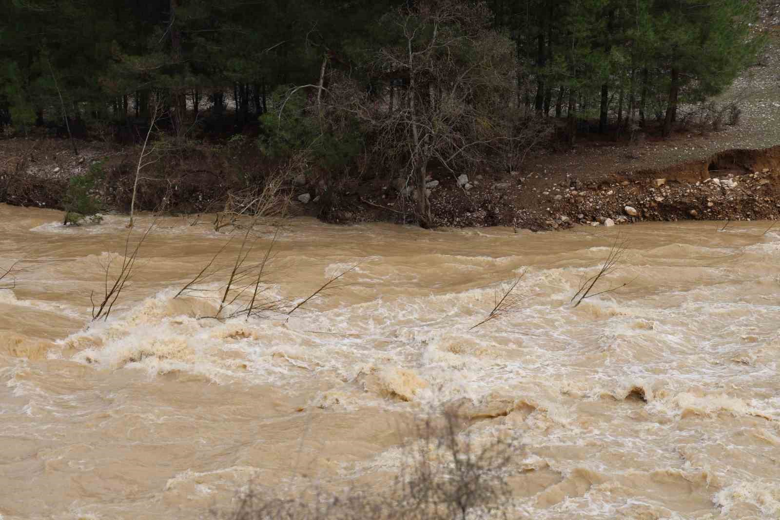 kayseri adana karayolunda selin izleri siliniyor 9 7KA89twp