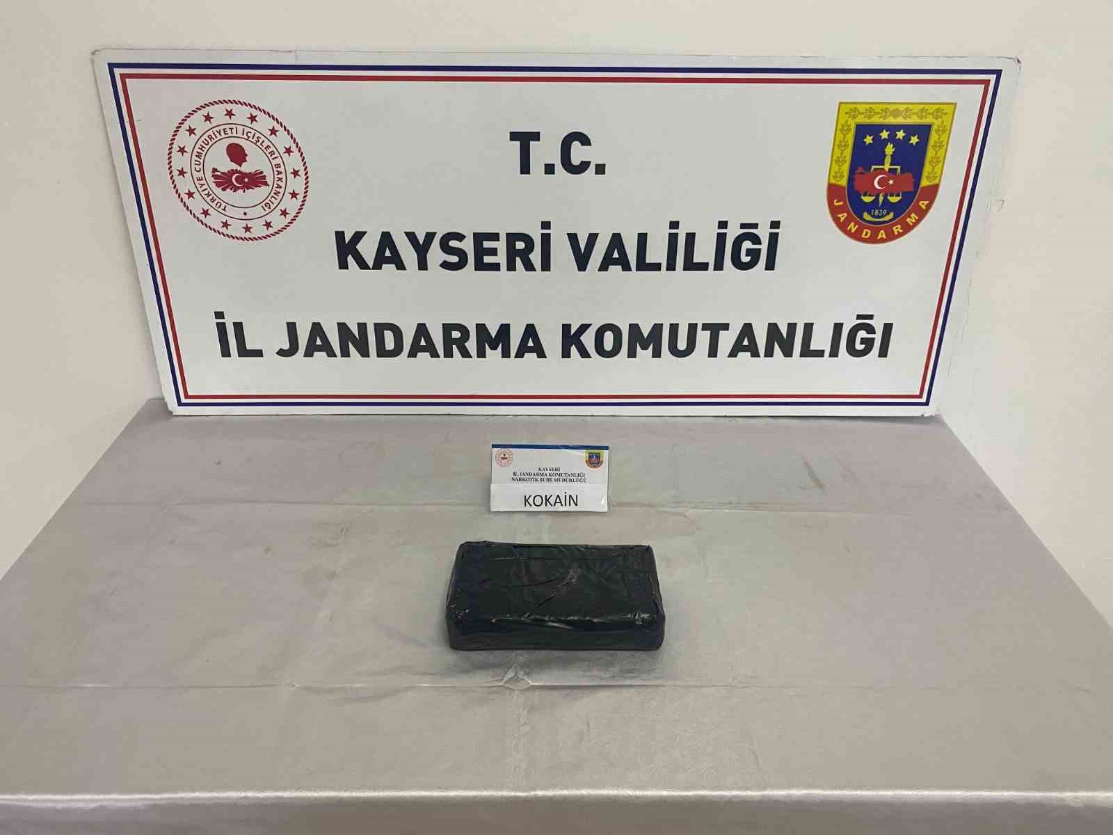 kayseride 1 kilo 200 gram uyusturucu yakalandi 1 L5g42RW8