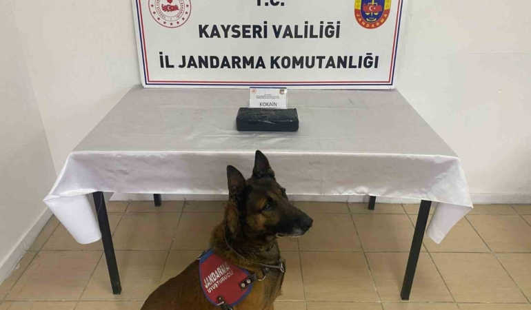 kayseride-1-kilo-200-gram-uyusturucu-yakalandi-ewYja7q6.jpg