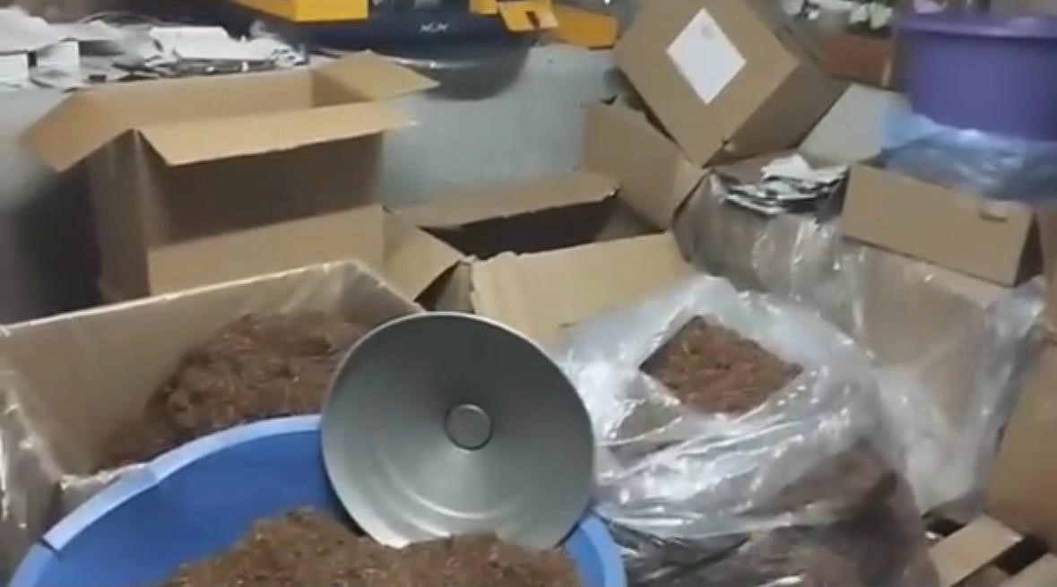Kayseri’de 1 milyon 50 bin adet makaron ele geçirildi: 1 gözaltı 7 kayseride 1 milyon 50 bin adet makaron ele gecirildi 1 gozalti 3 mpchkuXz
