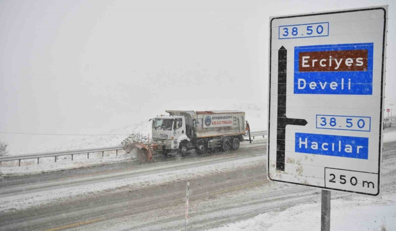 kayseride-137-mahalle-yolu-kapali-tlgIZRMl.jpg