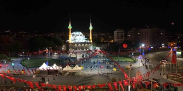 kayseride-15-temmuzun-yil-donumunde-camilerden-sela-yukseldi-rZJZVDNu.jpg