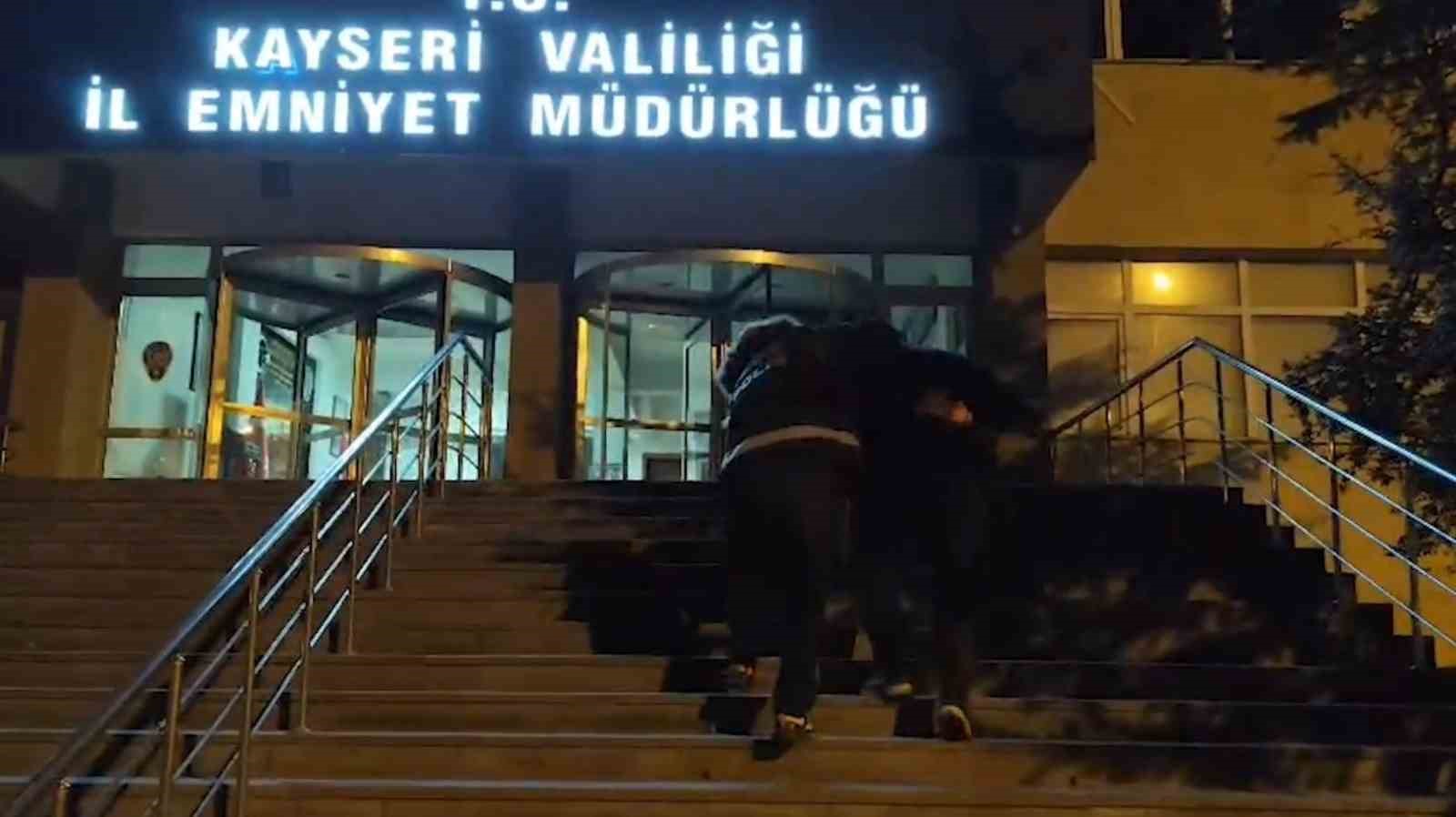 kayseride 214 kilo uyusturucu madde ele gecirildi 4 9ZuRF5dd