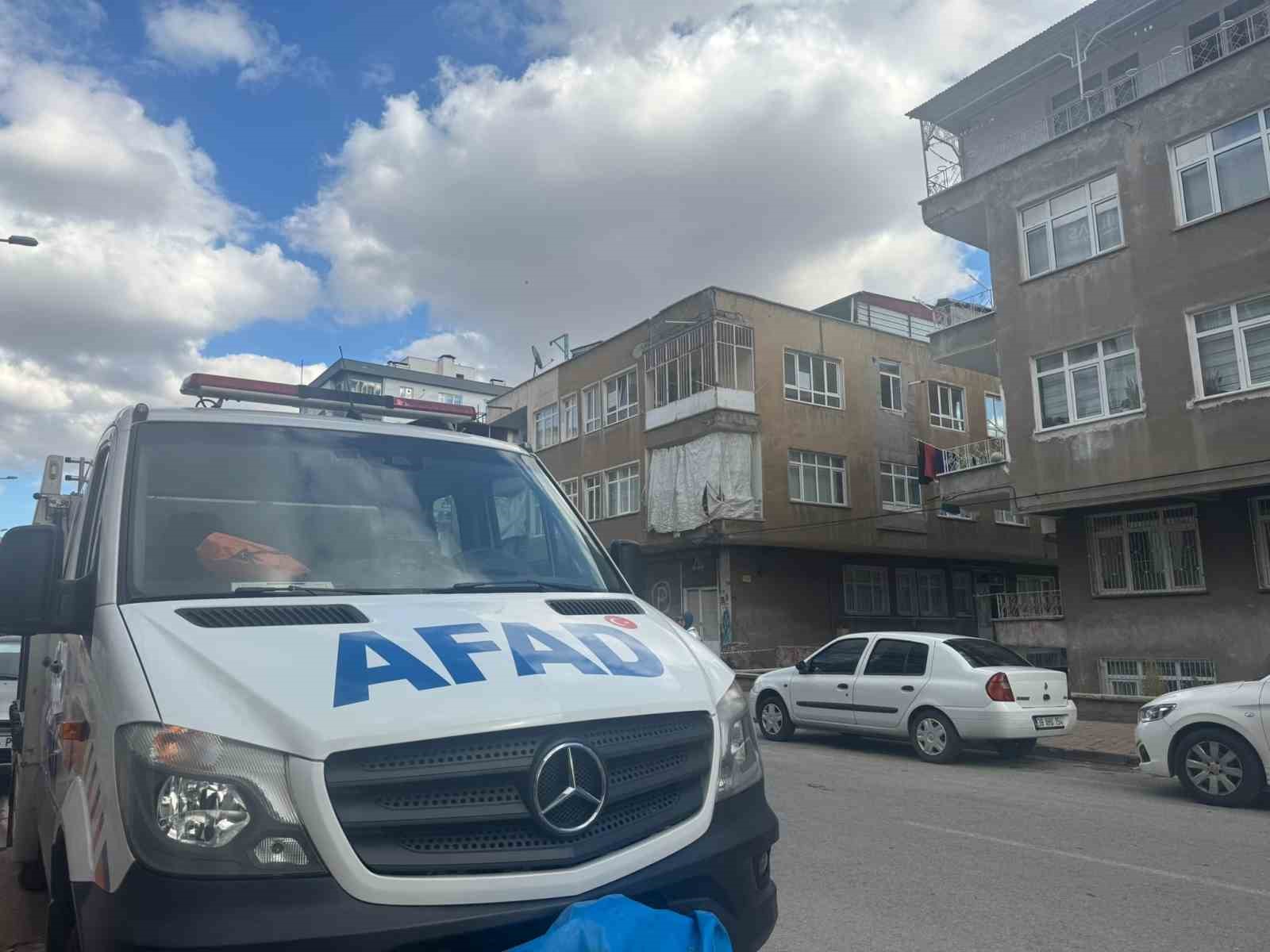 kayseride 3 katli bina yikilma tehlikesi nedeniyle bosaltildi 4 VWaeUjgb