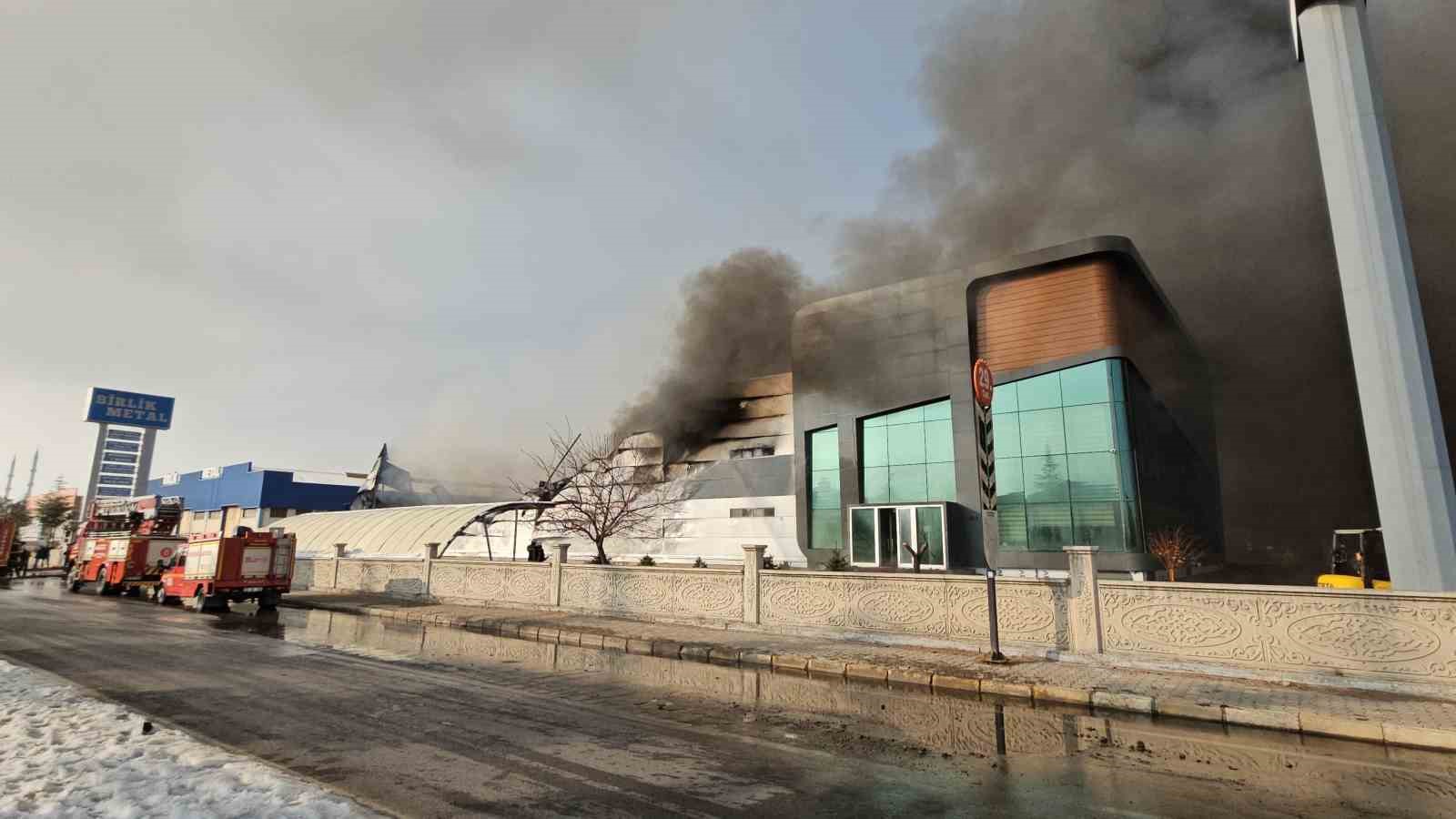 kayseride 3 kisinin oldugu fabrika yangiyla ilgili 7 kisinin yargilanmasina devam edildi 1 zIBOANIg