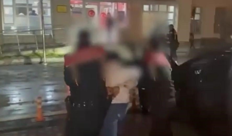 kayseride-3-polis-aracina-carparak-kacan-suc-makinasi-yakalandi-uqDZmQKP.jpg