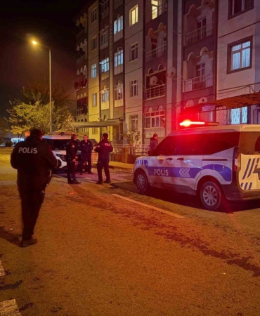 kayseride-4-kattan-dusen-genc-kiz-agir-yaralandi-RawUyOp9.jpg