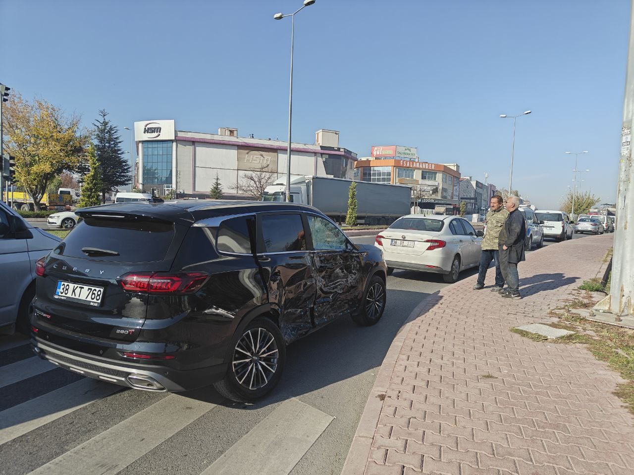 Kayseri’de 5 araç birbirine girdi: 5 yaralı 5 kayseride 5 arac birbirine girdi 5 yarali 1 HsFmO591