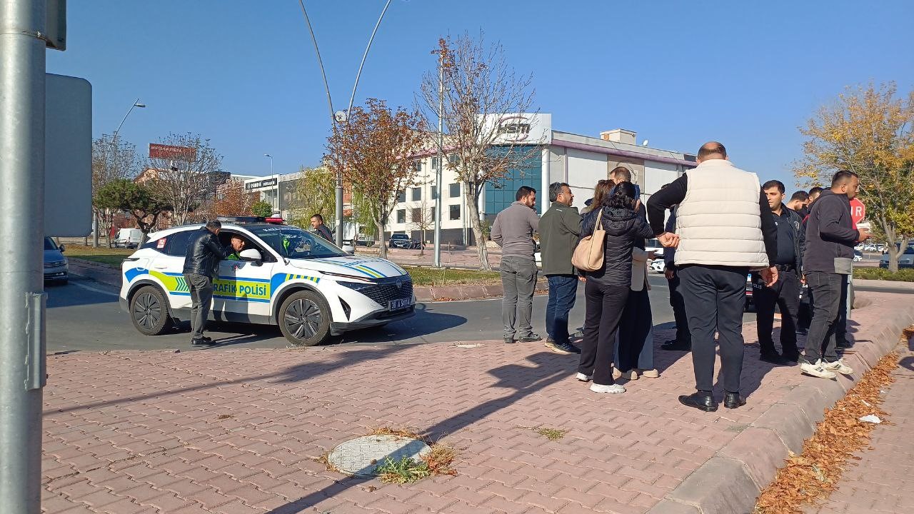 Kayseri’de 5 araç birbirine girdi: 5 yaralı 8 kayseride 5 arac birbirine girdi 5 yarali 4 Q5jgsEgO