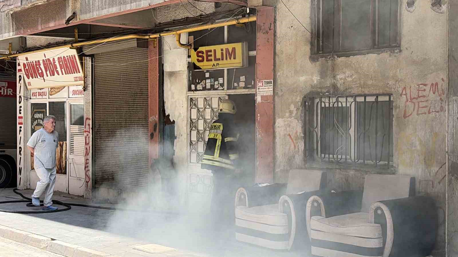 kayseride 5 katli binada yangin cikti 1i bebek 5 kisi kurtarildi 10 mYVrT7AD
