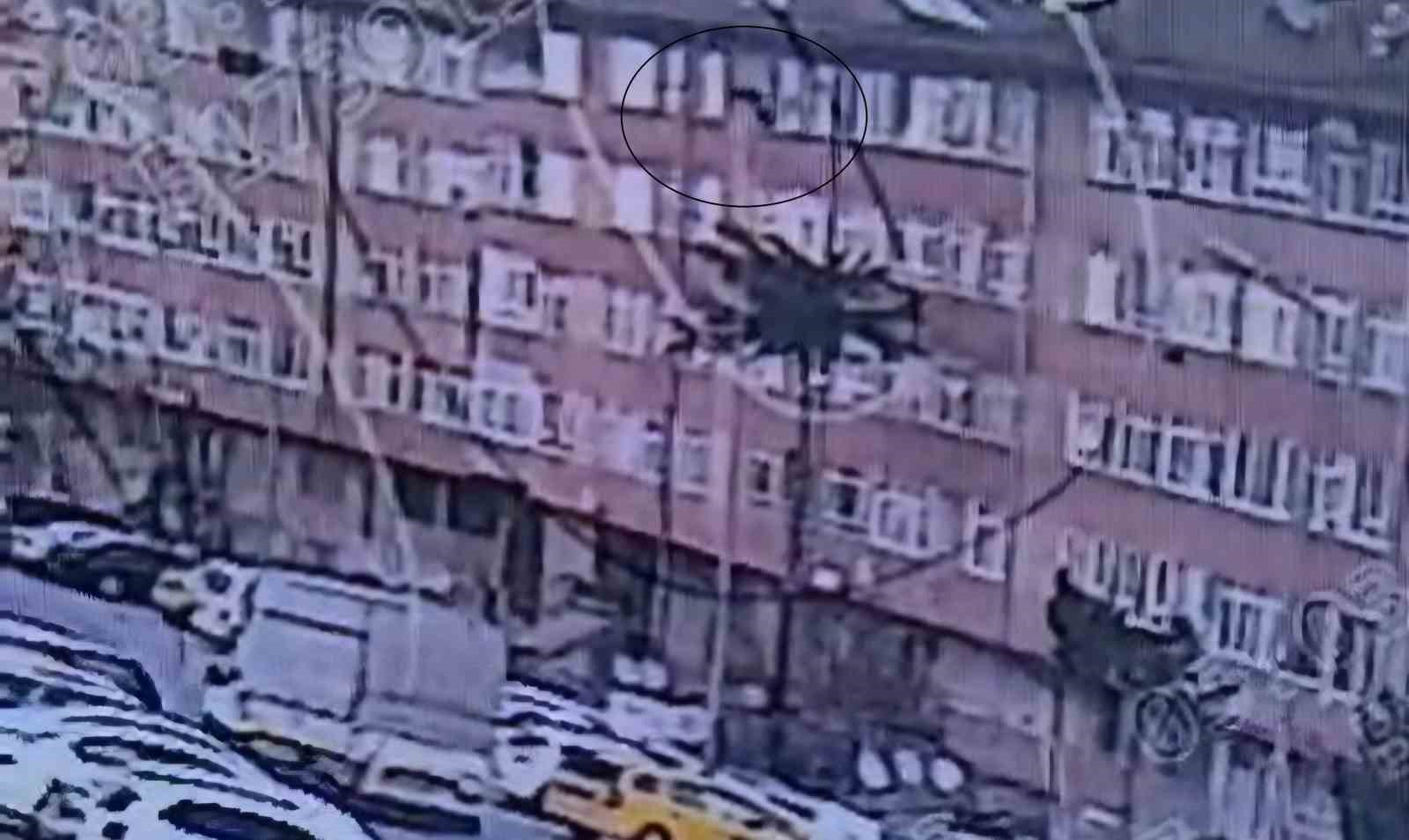 Kayseri’de 5. kattan atlayan bir kişi hayatını kaybetti: O anlar kamerada 5 kayseride 5 kattan atlayan bir kisi hayatini kaybetti o anlar kamerada 1 83AMpU6Z