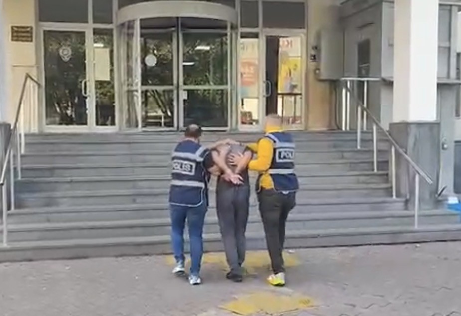 Kayseri’de 77 yıl kesinleşmiş hapis cezası bulunan 21 yaşındaki firari yakalandı 5 kayseride 77 yil kesinlesmis hapis cezasi bulunan 21 yasindaki firari yakalandi 1 i9P72YOC