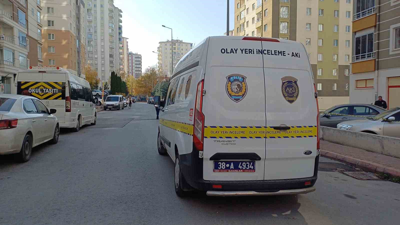 Kayseri’de 8. kattan düşen kadın öldü 7 kayseride 8 kattan dusen kadin oldu 3 FFVFCd2e