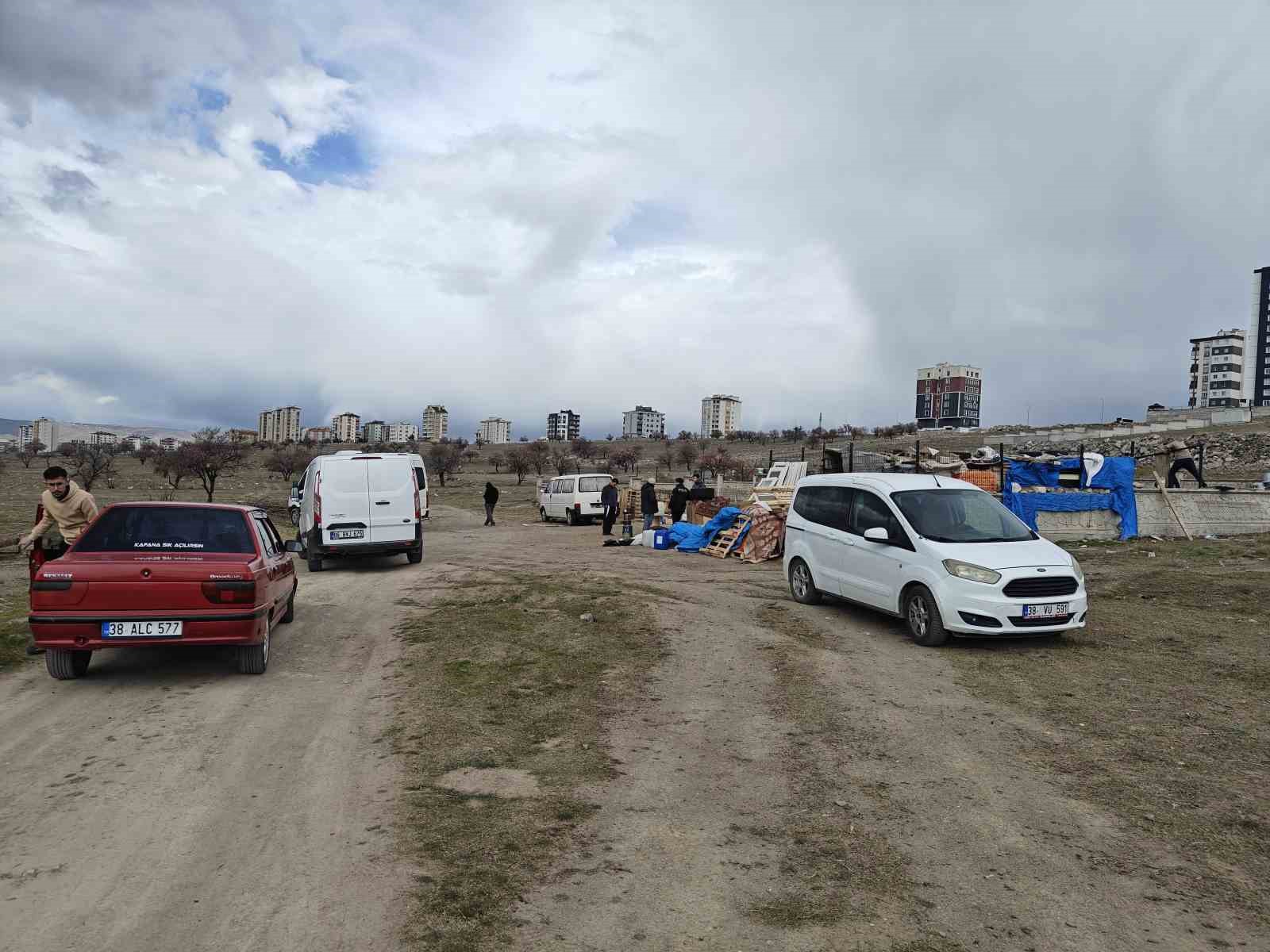 kayseride ahira hayvan saldirdi 6 keci telef 5 keci kayip 0 pkCjMSya