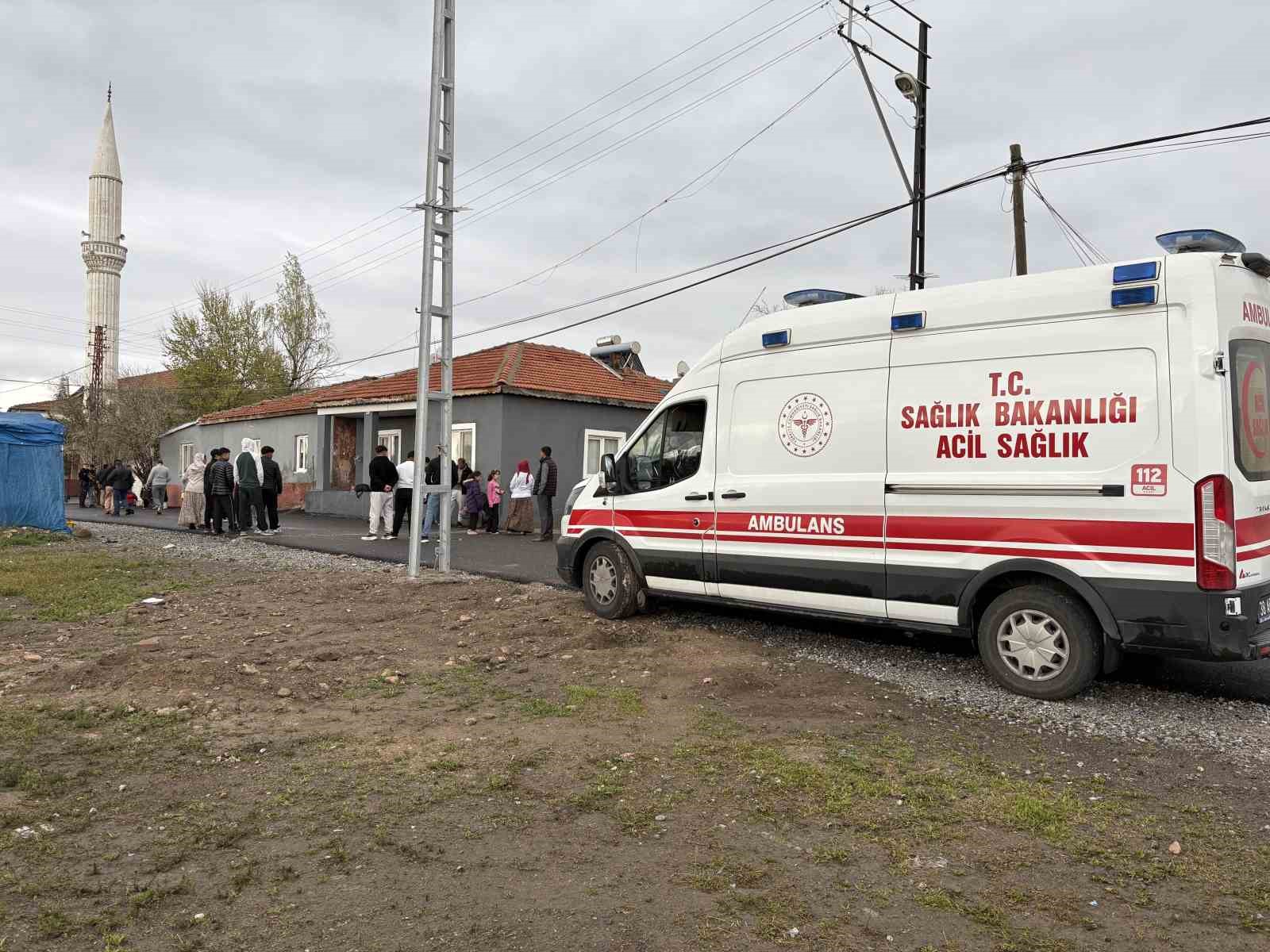 Kayseri’de akrabalar arasında kavga: 3 yaralı 6 kayseride akrabalar arasinda kavga 3 yarali 2 qrynMFUn