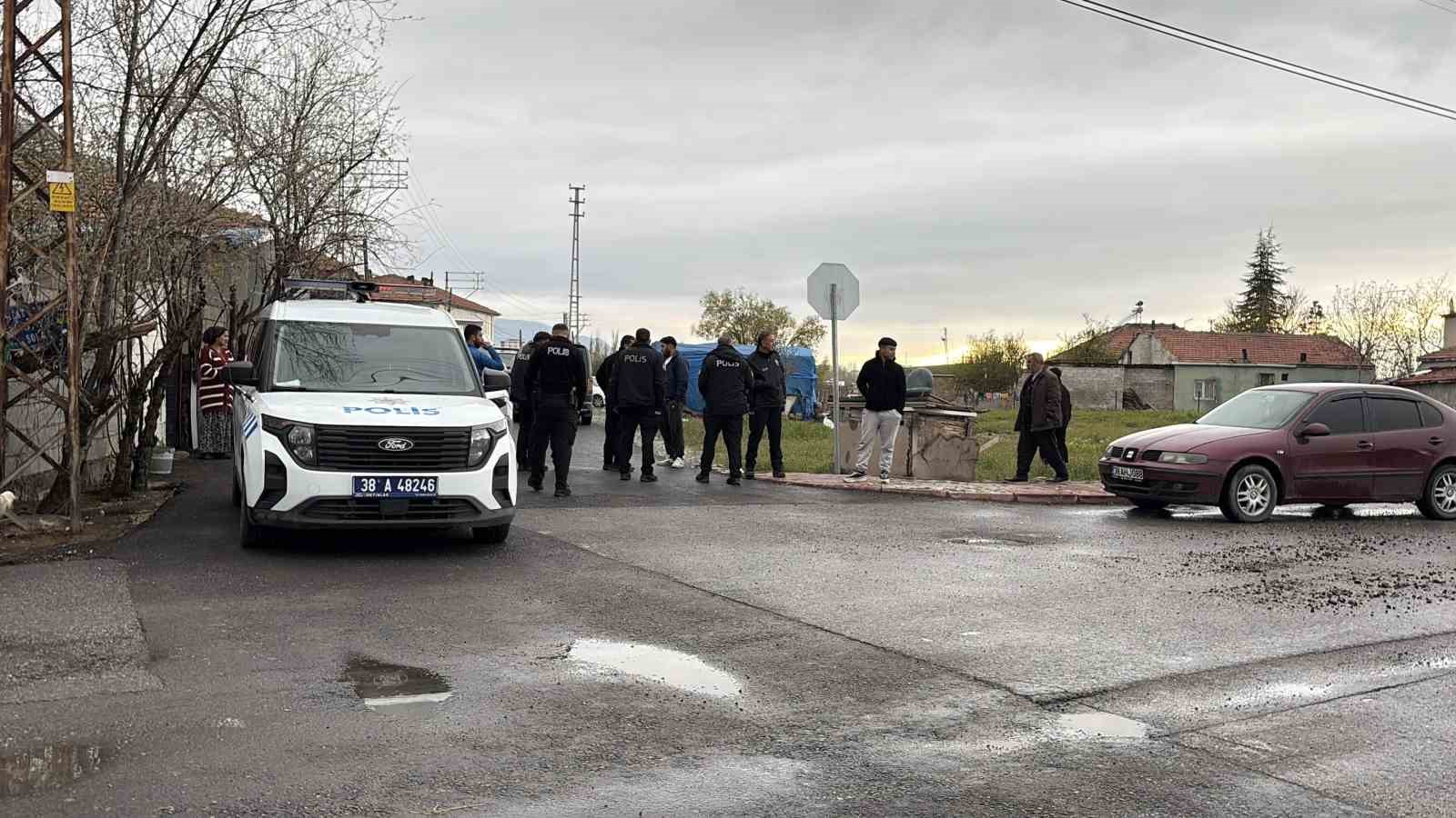 Kayseri’de akrabalar arasında kavga: 3 yaralı 8 kayseride akrabalar arasinda kavga 3 yarali 4 BROEFiIQ